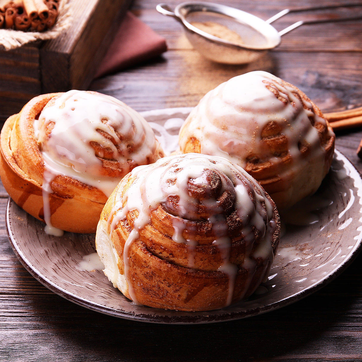 cinnamon rolls with apple pie filling